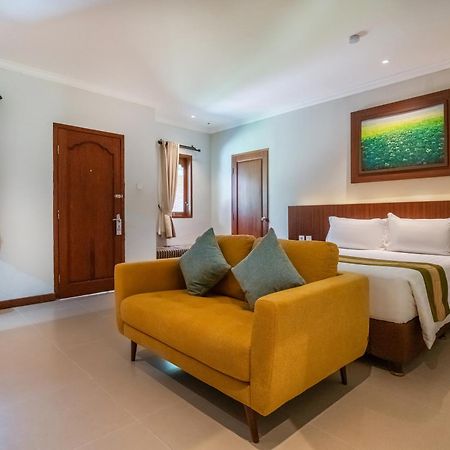 Adi Dharma Hotel Legian Exteriör bild