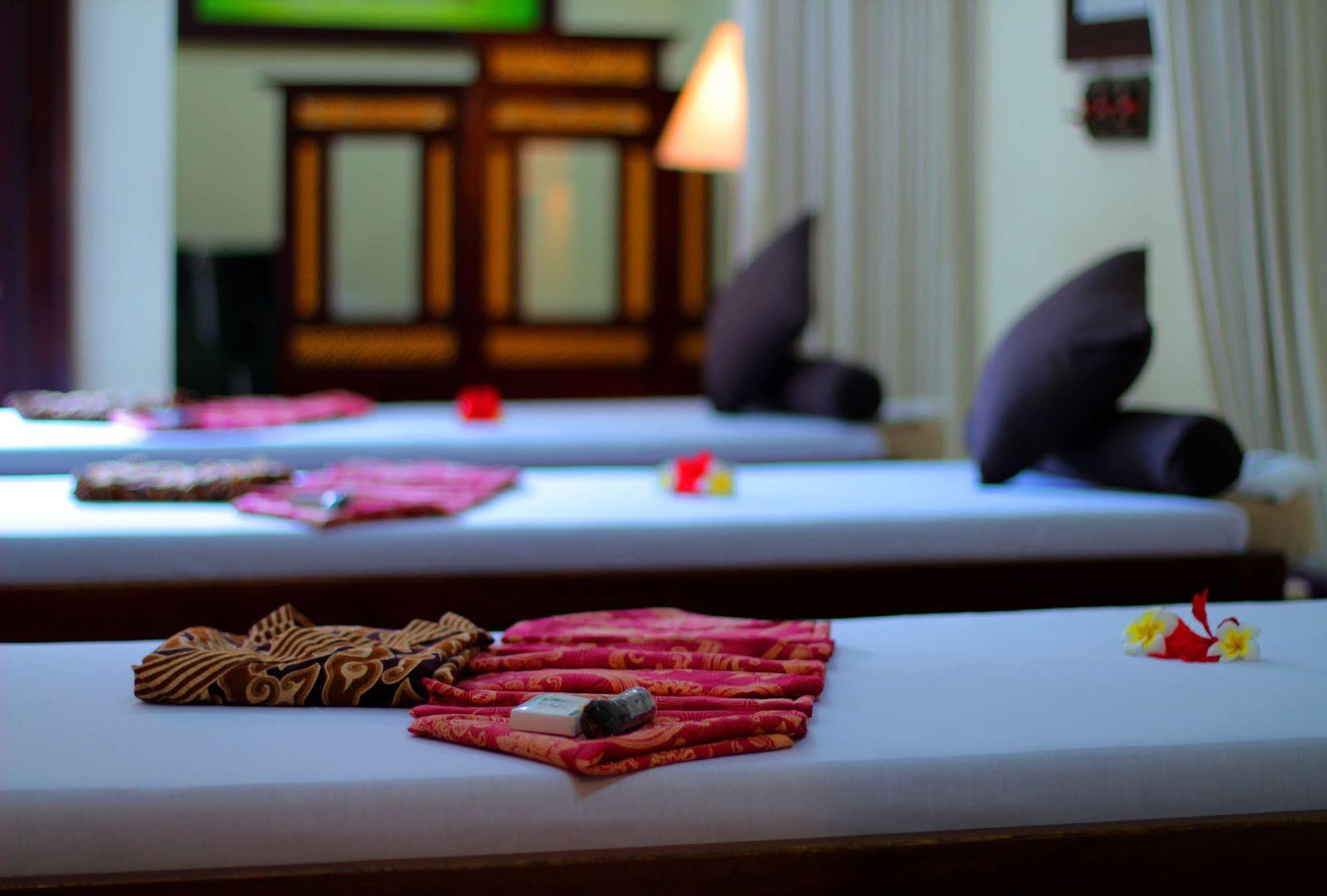 Adi Dharma Hotel Legian Exteriör bild
