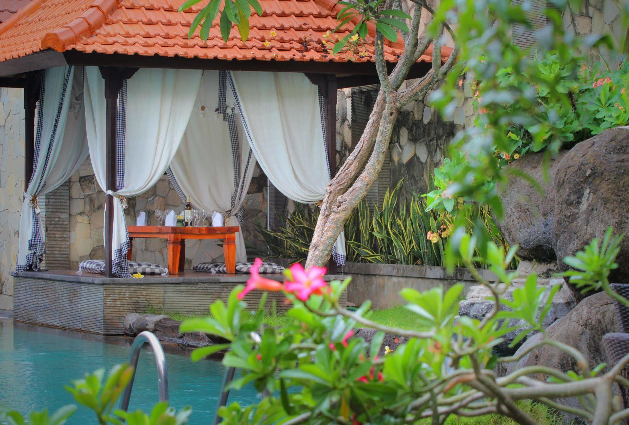 Adi Dharma Hotel Legian Exteriör bild